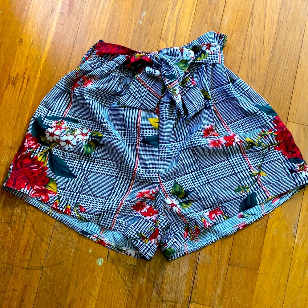 Plaid flower shorts with belt